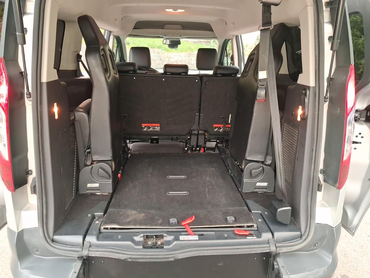 Ford Tourneo Connect Pianale ribassato con rampa disabili in carrozzina