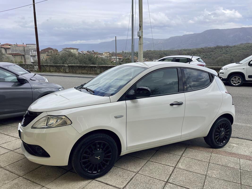 Lancia Ypsilon 1.2 69 CV Gold Plus Black and Noir - 70 Aziendale
