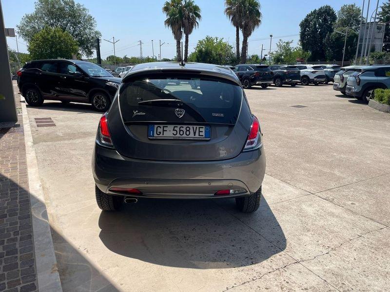 Lancia Ypsilon 1.0 FireFly 5 porte S&S Hybrid Gold