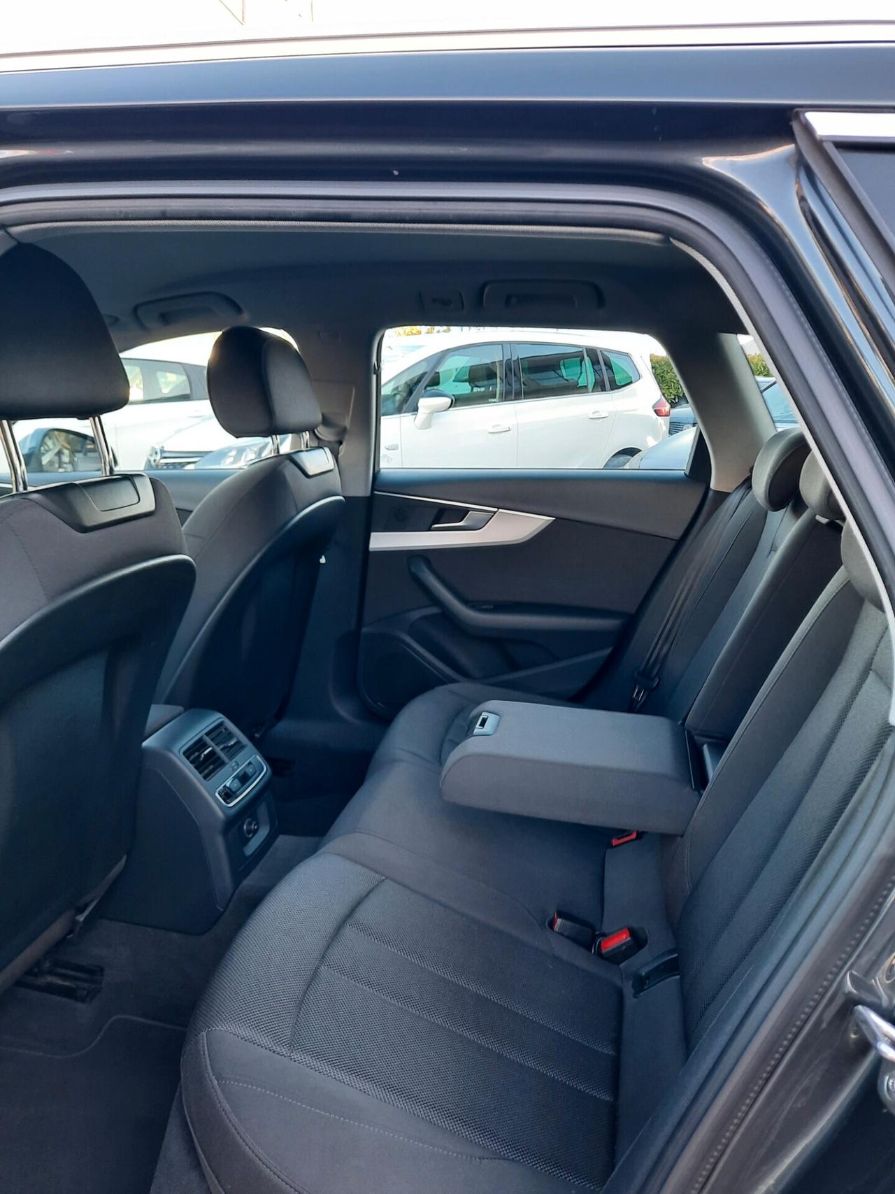 Audi A4 Avant 35 TDI S tronic Sport cokpit radar