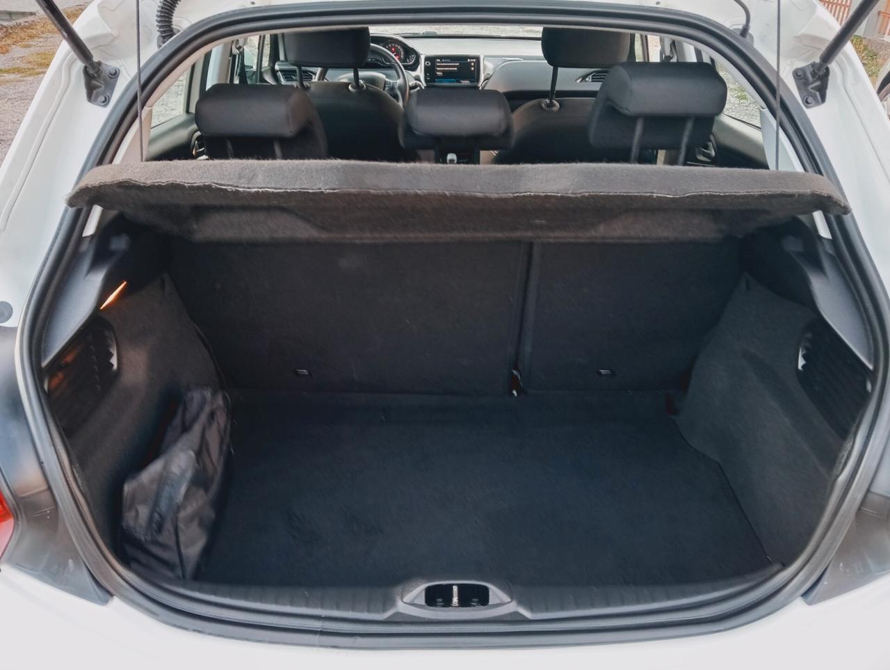 Peugeot 208 PureTech 82 5p. GPL Access