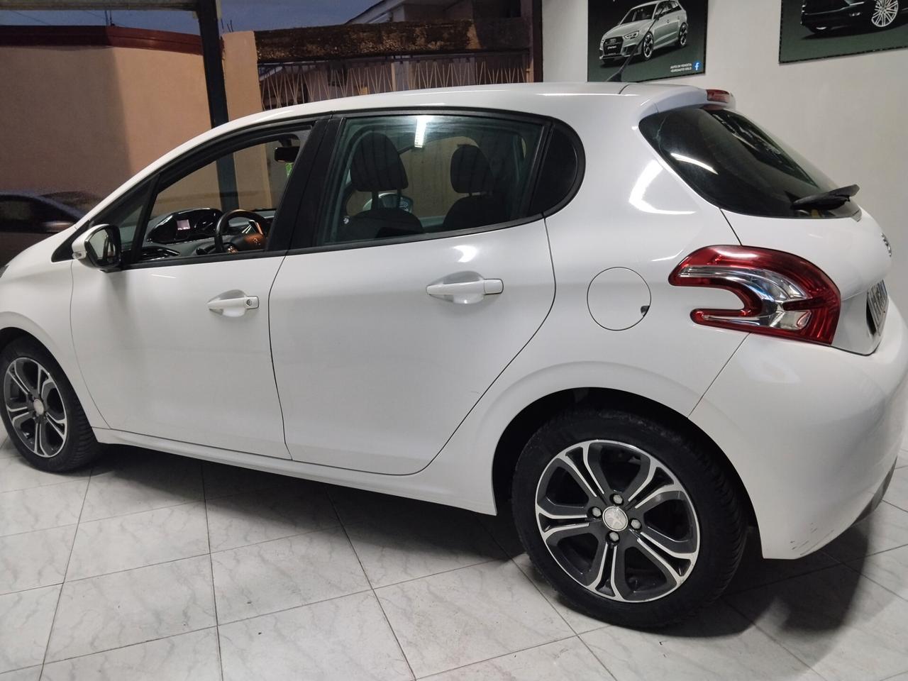 Peugeot 208 1.4 diesel 2014 CON GARANZIA