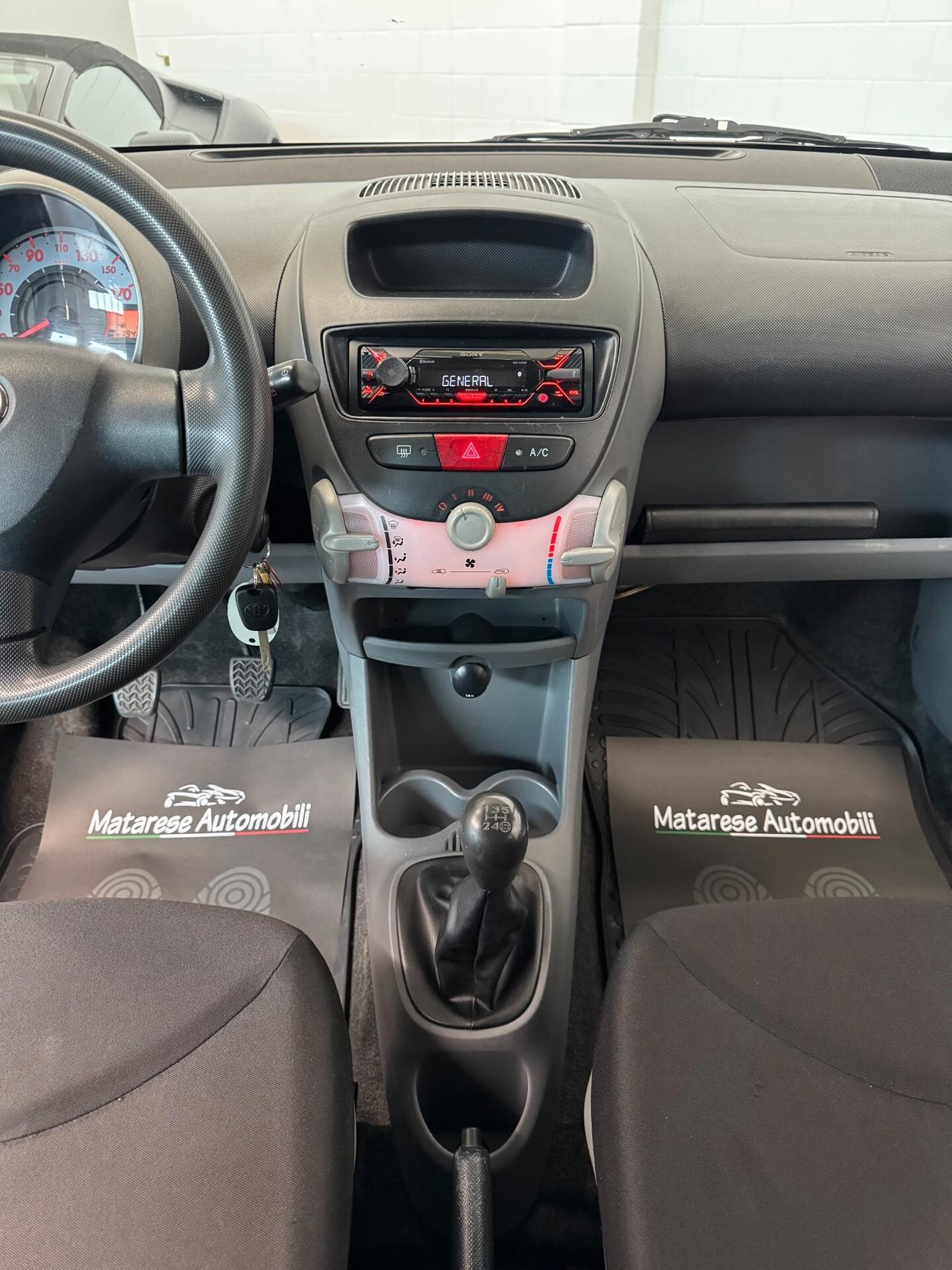 Toyota Aygo 5p 1.0cc 68cv benzina manuale OK Neopatentati
