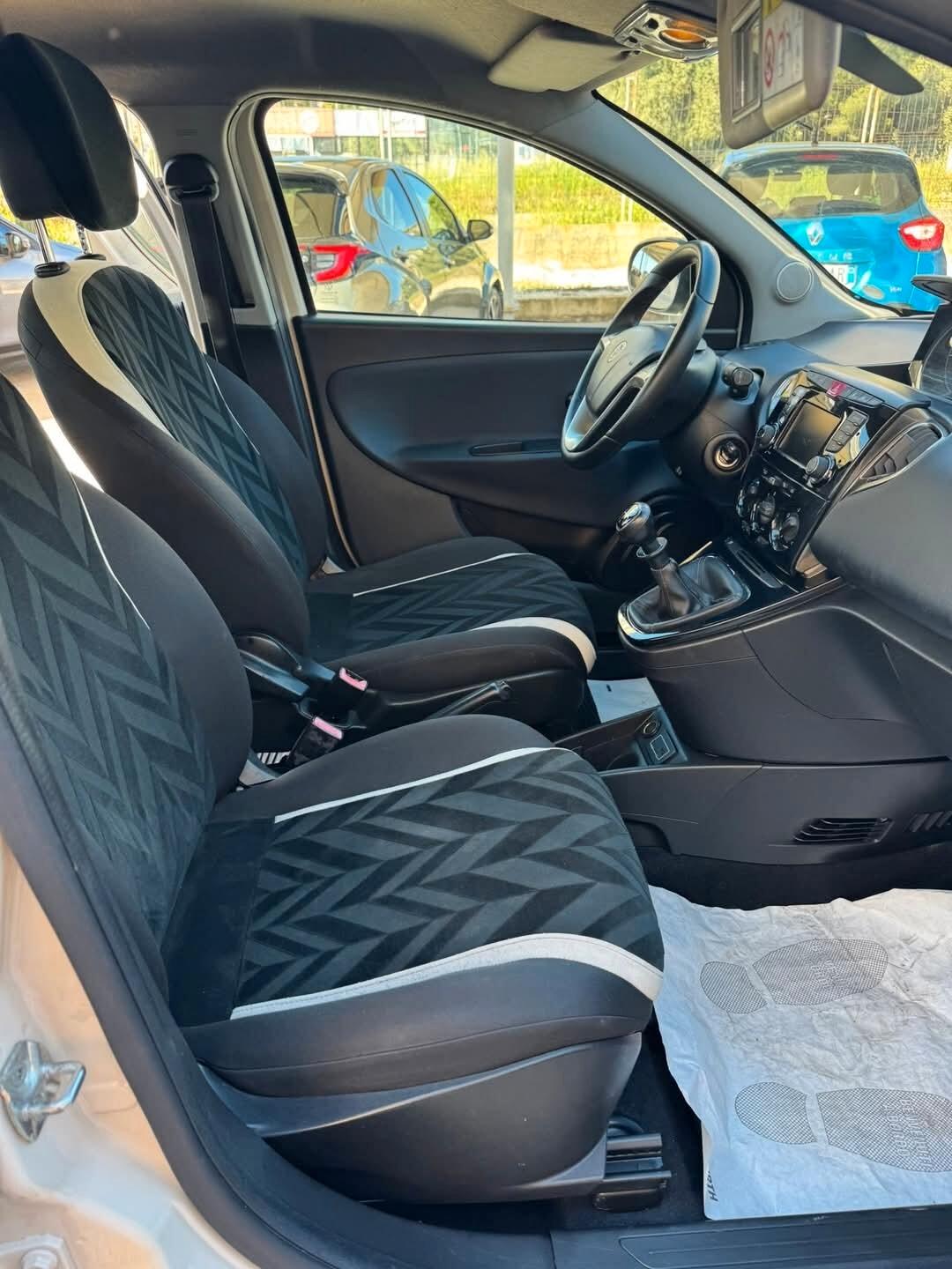 LANCIA YPSILON 1200BENZINA/GPL ECOCHIC UNICO PROPRIETARIO