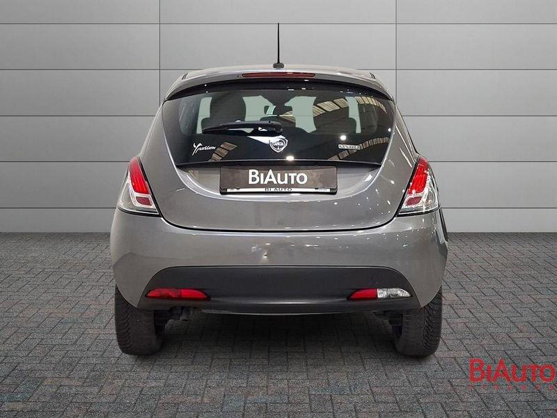 Lancia Ypsilon Ypsilon 1.0 firefly hybrid Silver s&s 70cv