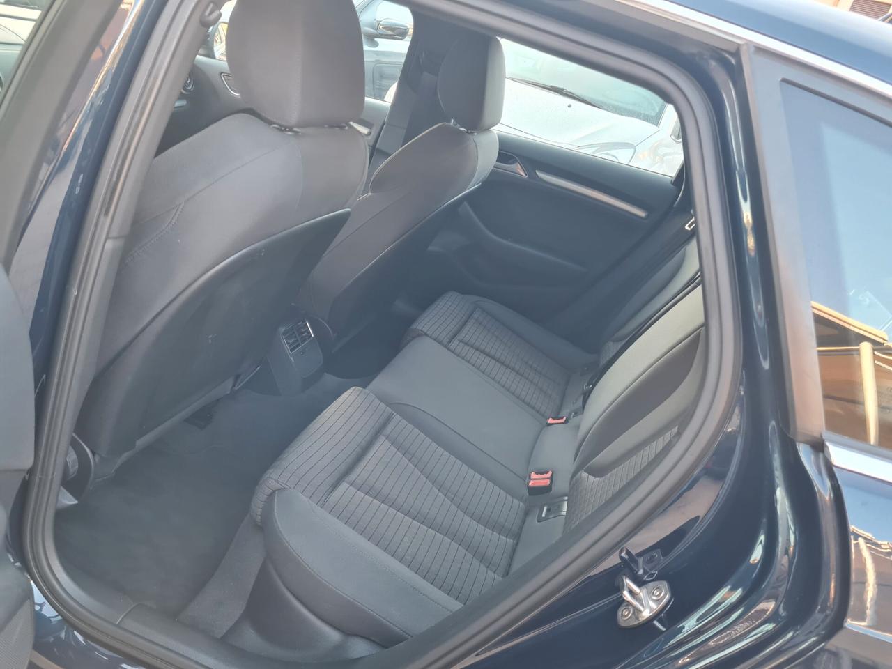 Audi A3 Sportback - 1.6 TDI Sport . Cerchi da 18 pollici Carplay