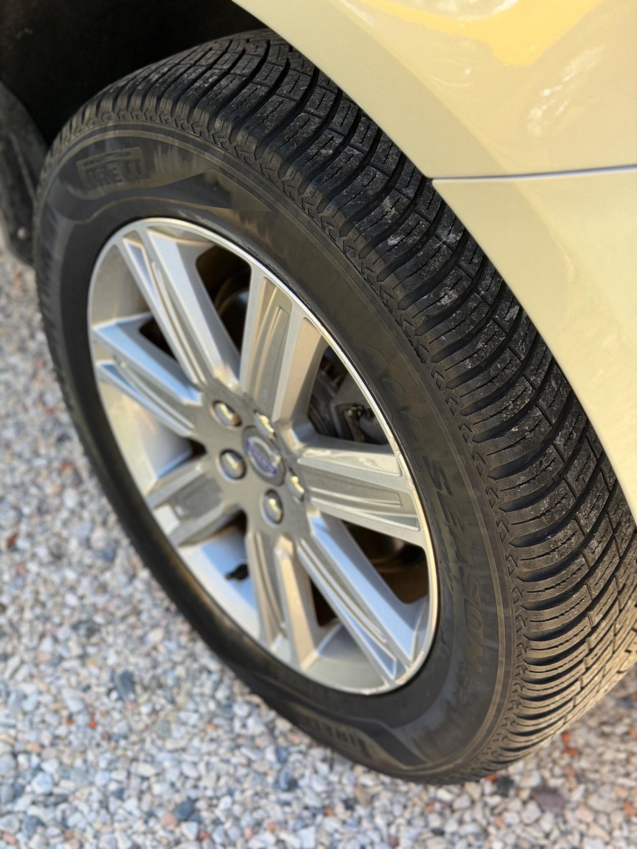 Volvo XC60 D4 AWD MOMENTUM 4x4 KMCERT GARANZ