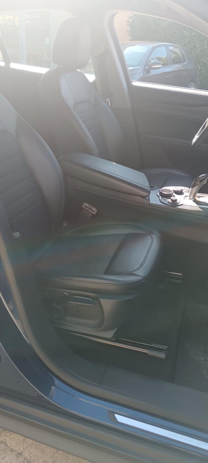 Alfa Romeo Stelvio 2.2 Turbodiesel 180 CV AT8 RWD Business