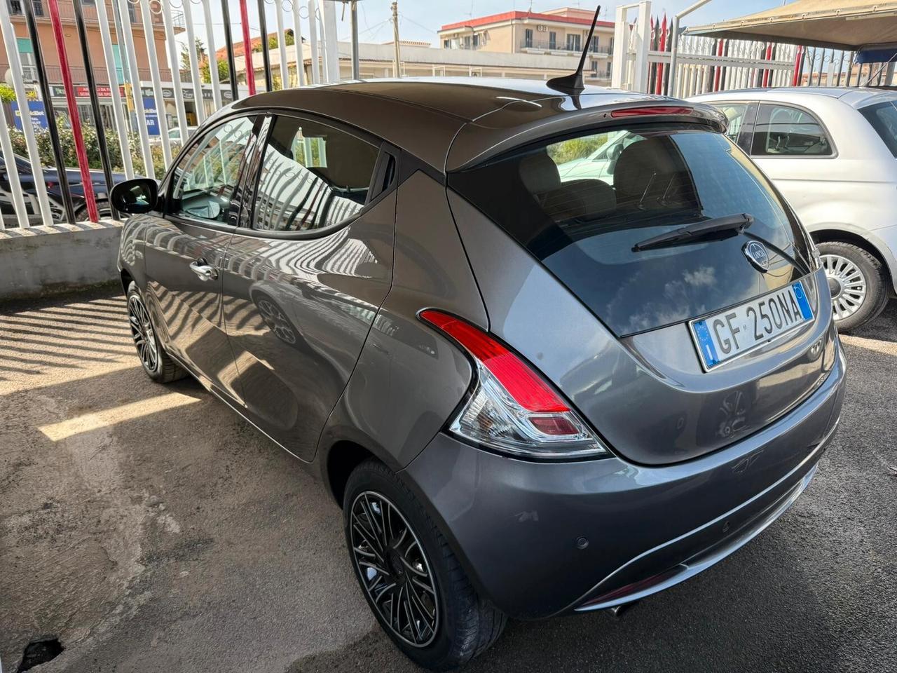 Lancia Ypsilon 1.0 FireFly 5 porte S&S Hybrid Ecochic Gold
