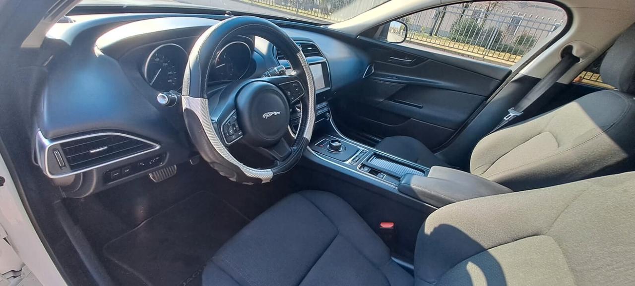 Jaguar XE 2.0 D 180 CV aut. Prestige Business Edition
