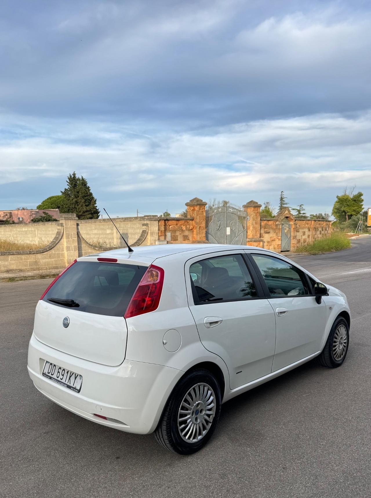 FIAT GRANDE PUNTO 1.3 DIESEL AUTOCARRO 4 PERSONE