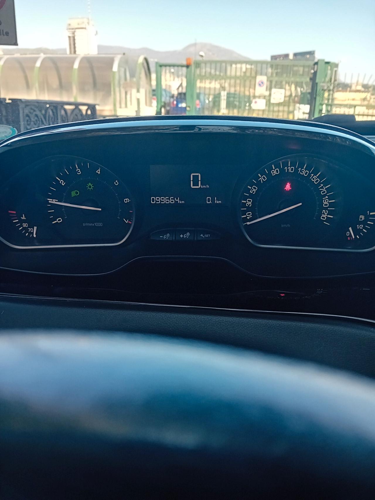 Peugeot 208 PureTech 82 5 porte Allure