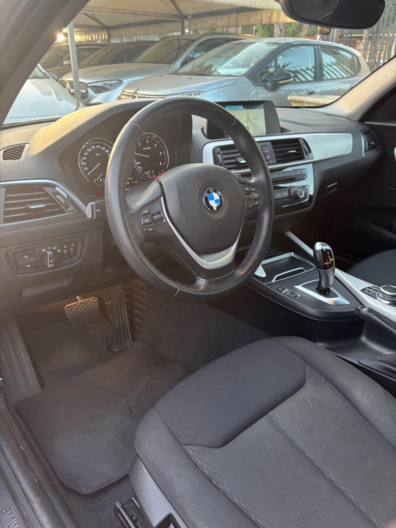 Bmw 118 118d 5p. Business Advantage