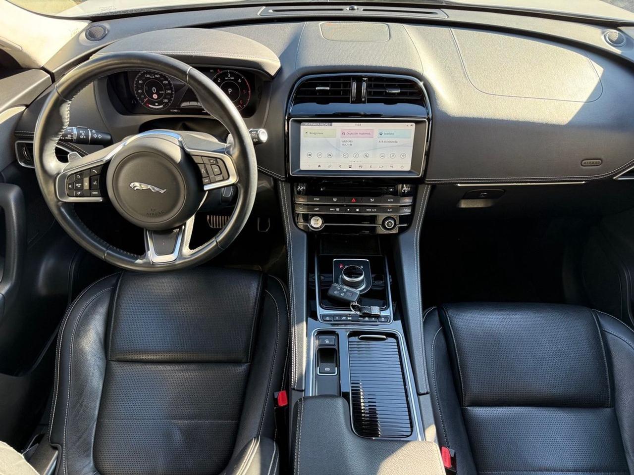 Jaguar F-Pace 180 cv #8582