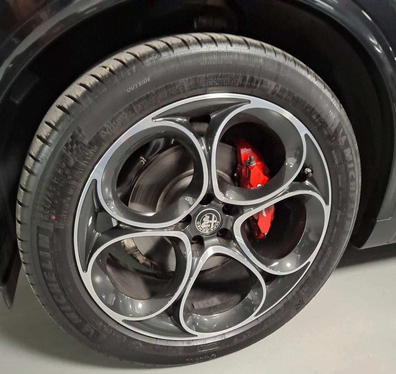 Alfa Stelvio 2025 2.2 diesel 210 CV AT8 Q4 Veloce