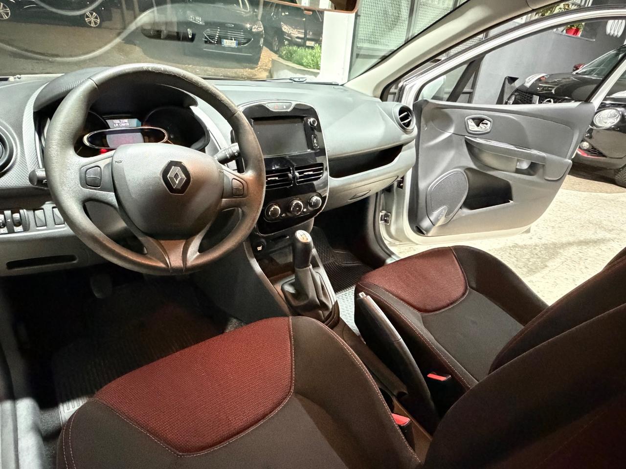 Renault Clio 1.2 75CV 5 porte Neopatentati