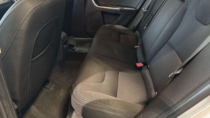 Volvo V60 I 2014 2.0 D3 Momentum Geartronic