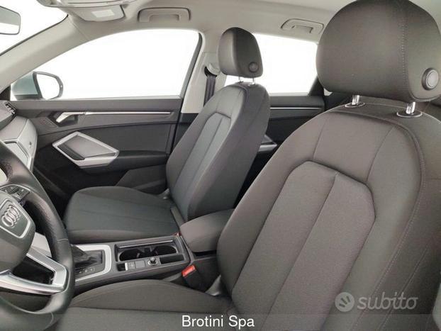 Audi Q3 35 TFSI Business Advanced S tronic