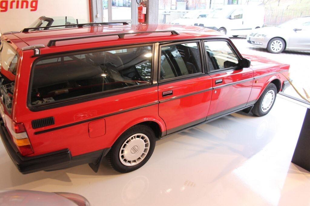 VOLVO 240 2.0 cat Station Wagon Polar