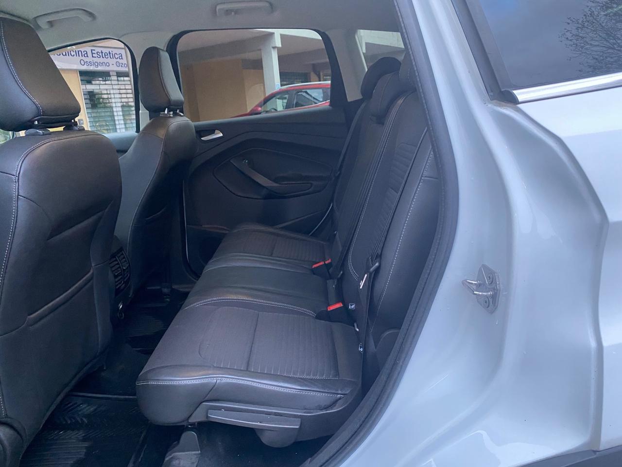 Ford Kuga 2.0 TDCI 150 CV S&S 4WD Powershift ST-Line Business