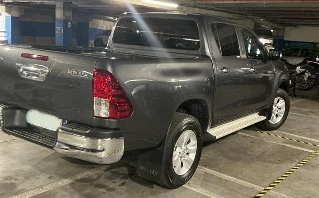 TOYOTA Hilux 2.4 D-4D 2WD 4 porte Double Cab Lounge