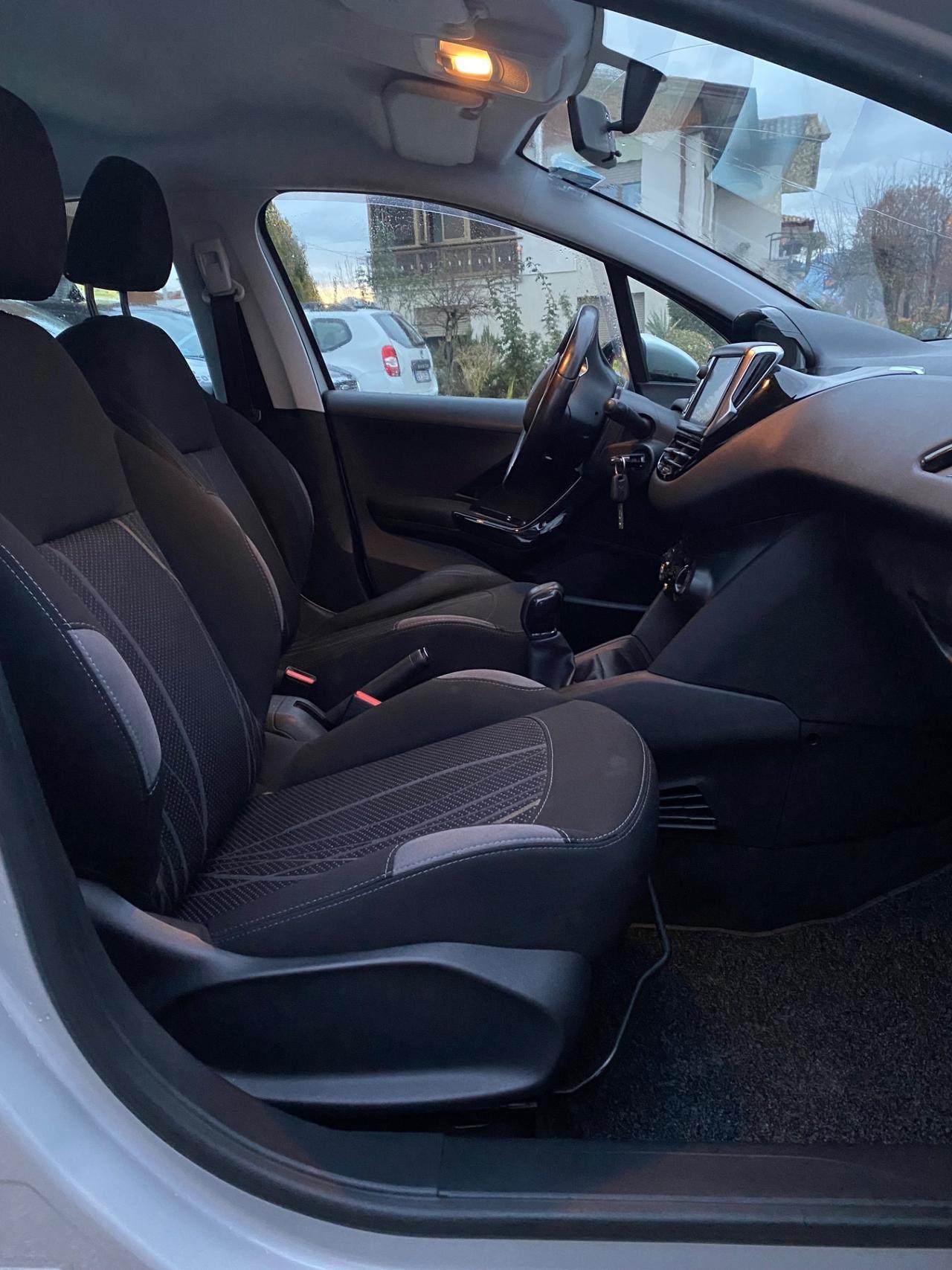 Peugeot 208 PureTech 82 5 porte Allure