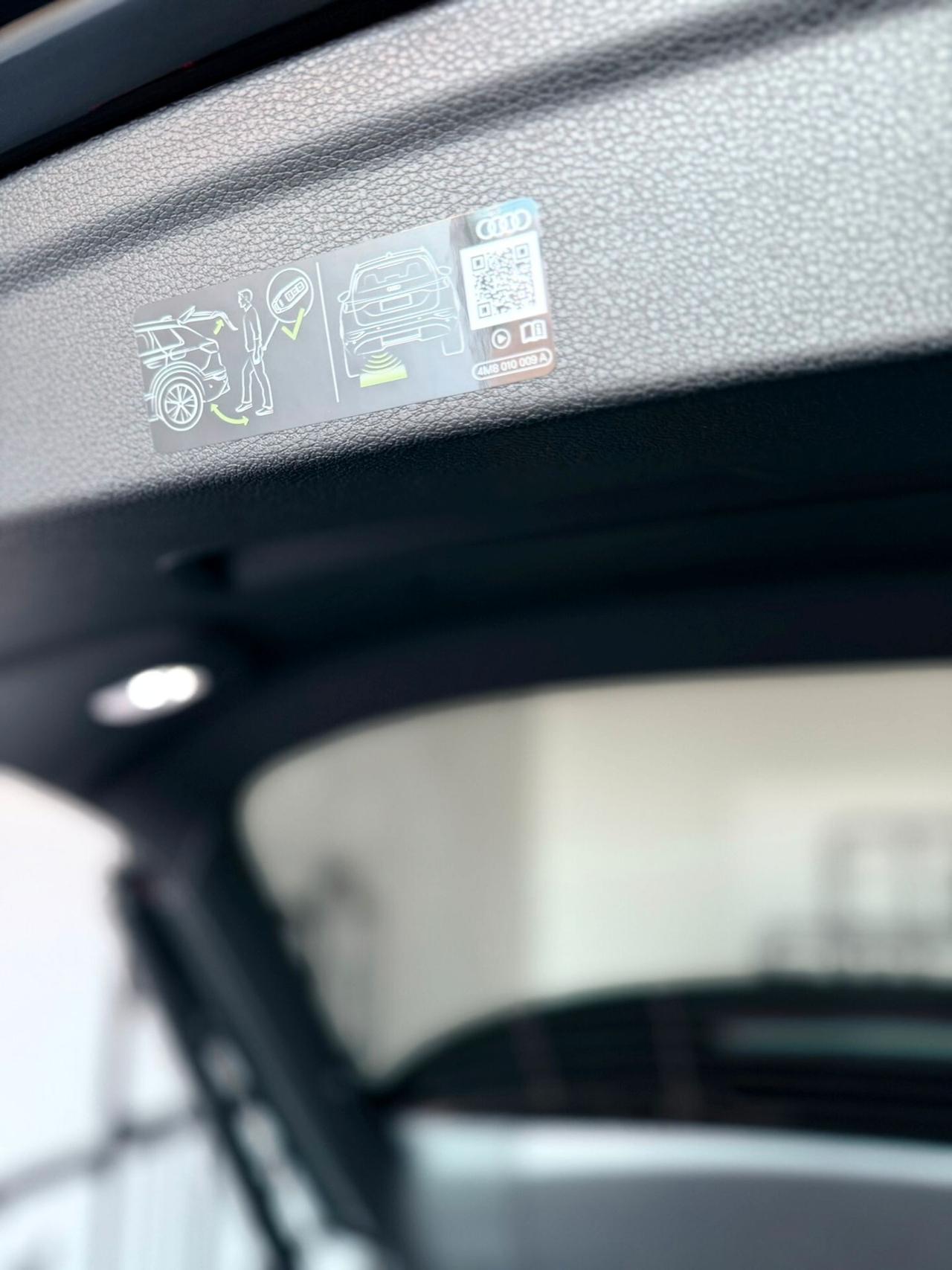 Audi Q3 35 TDI S tronic Identity Black