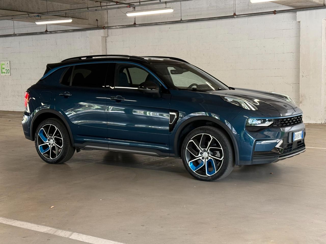 Lynk&co 01 PHEV More