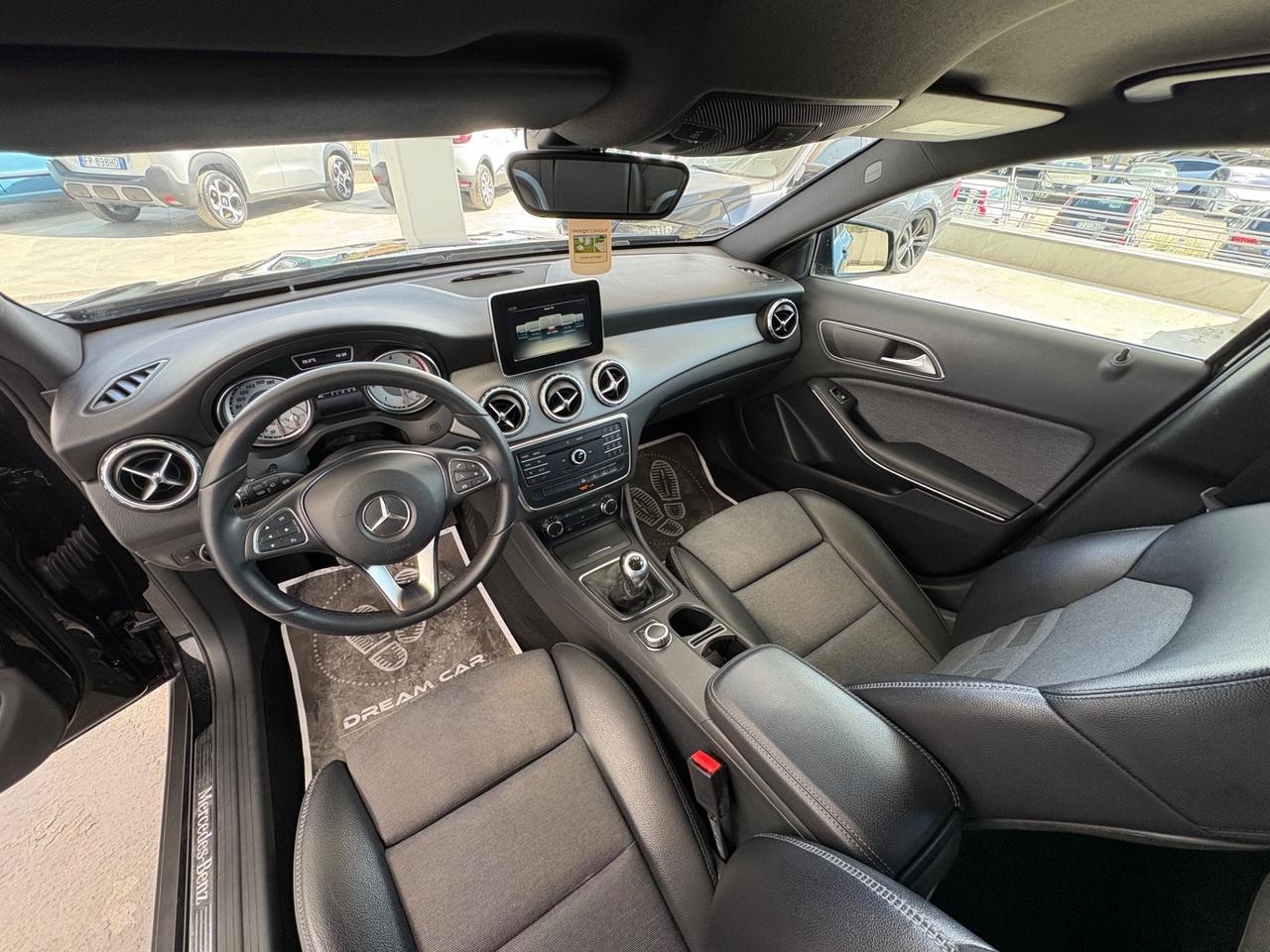 Mercedes-benz GLA 180 d Premium PARI AL NUOVO!