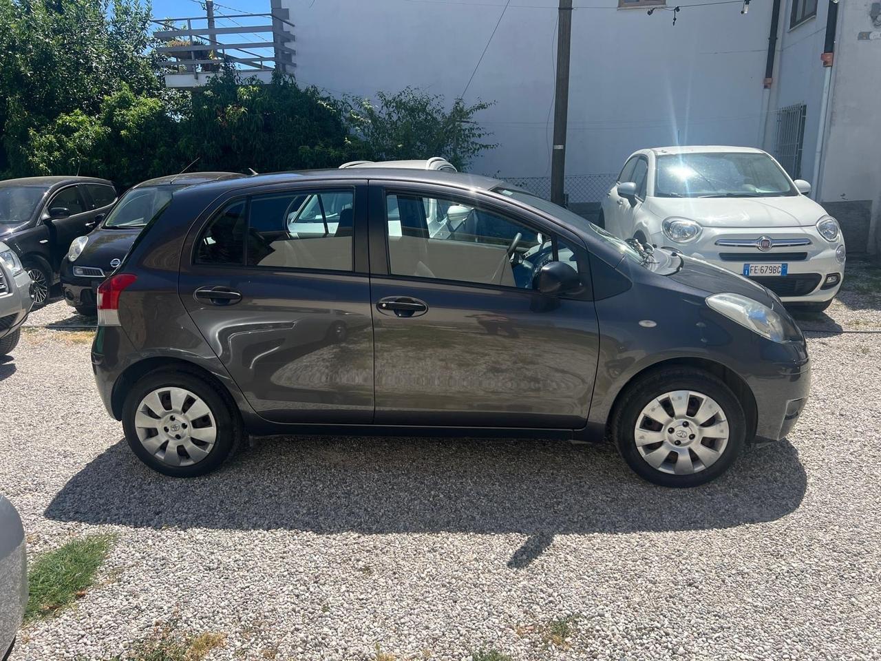 Toyota Yaris 1.0 5 porte