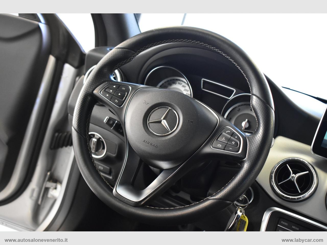 MERCEDES-BENZ CLA 200 d Automatic Premium Dark Night