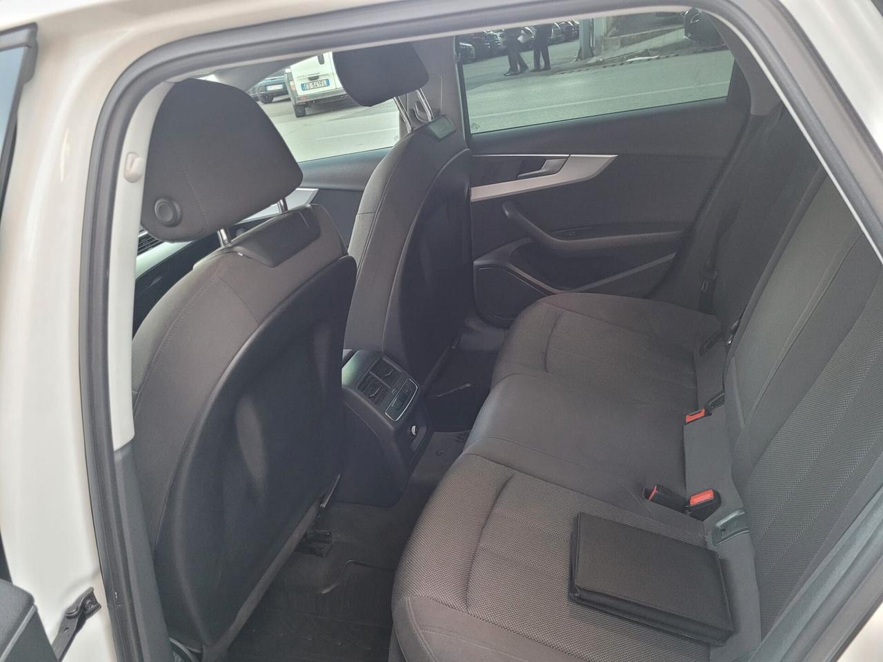 Audi A4 2.0 TDI 150 CV ultra S tronic Sport * Navi * Garantita 12 Mesi