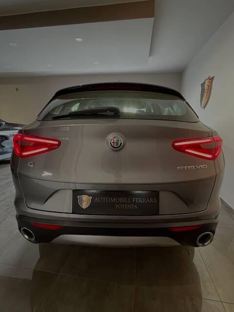 Alfa Romeo Stelvio 2.2 t Business Q4 210cv auto my19
