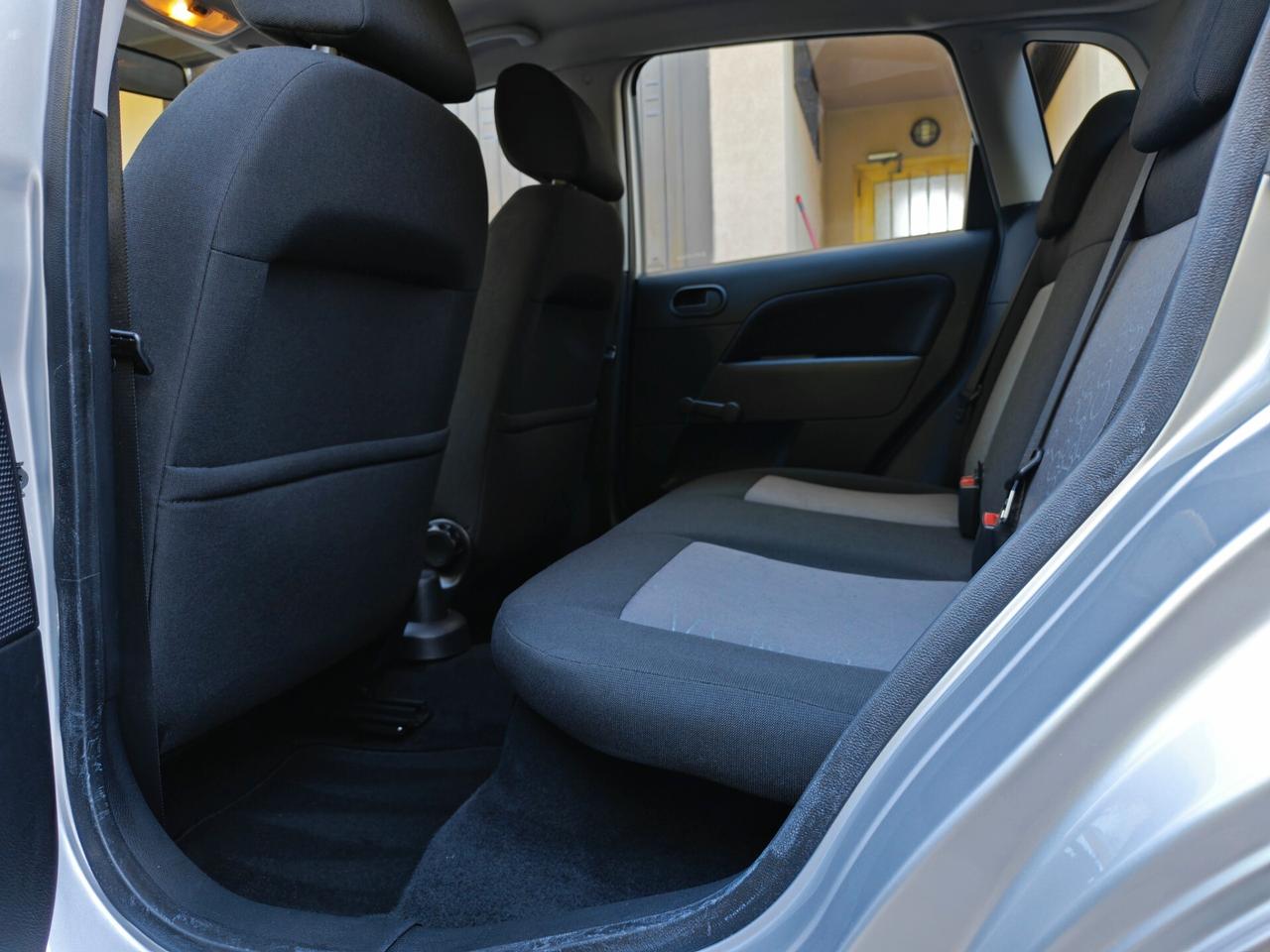 Ford Fiesta 1.2 BENZINA 75cv / 23.339km / Unipro