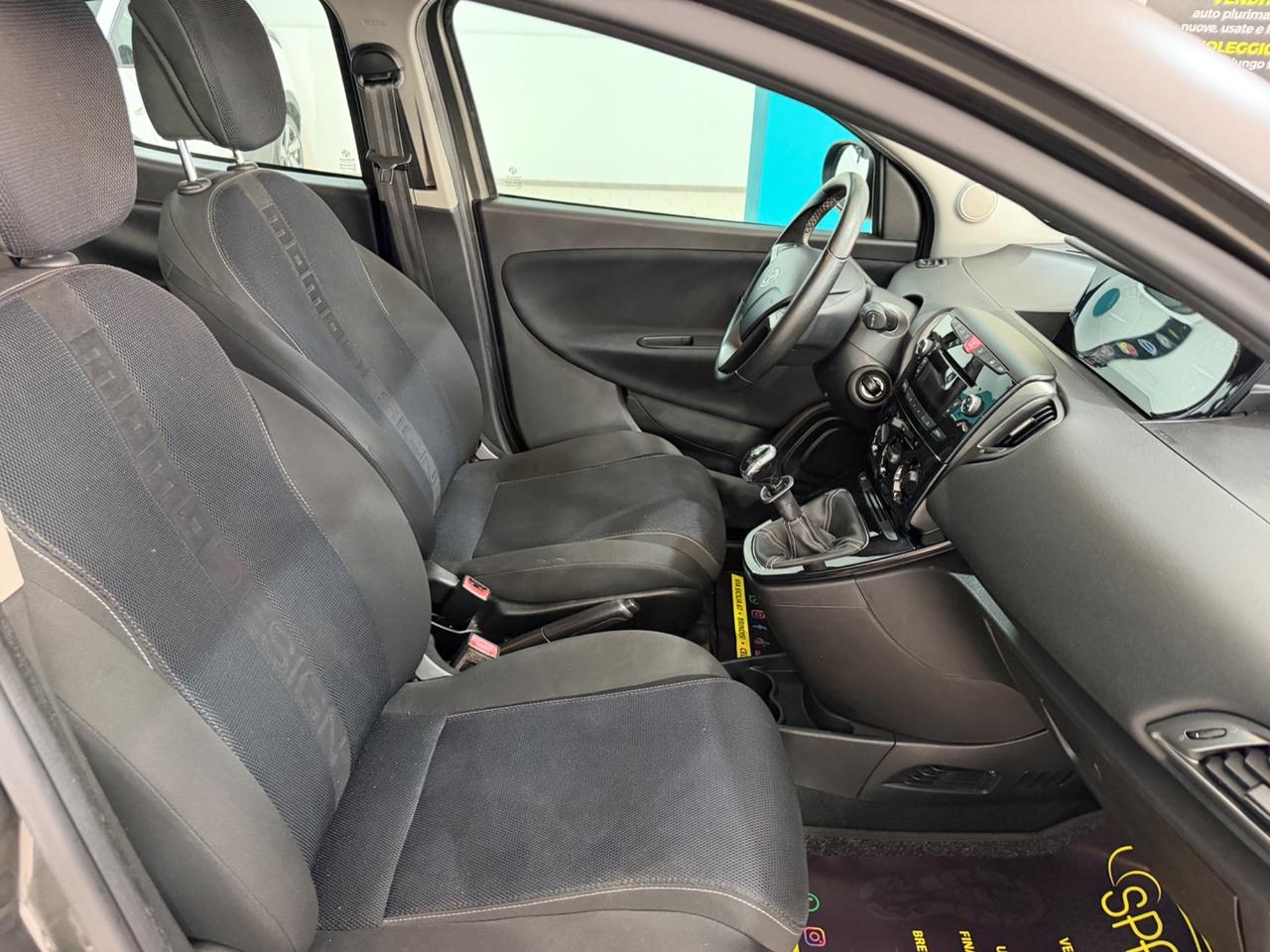 LANCIA YPSILON 1.2 BENZINA MOMO DESIGN S