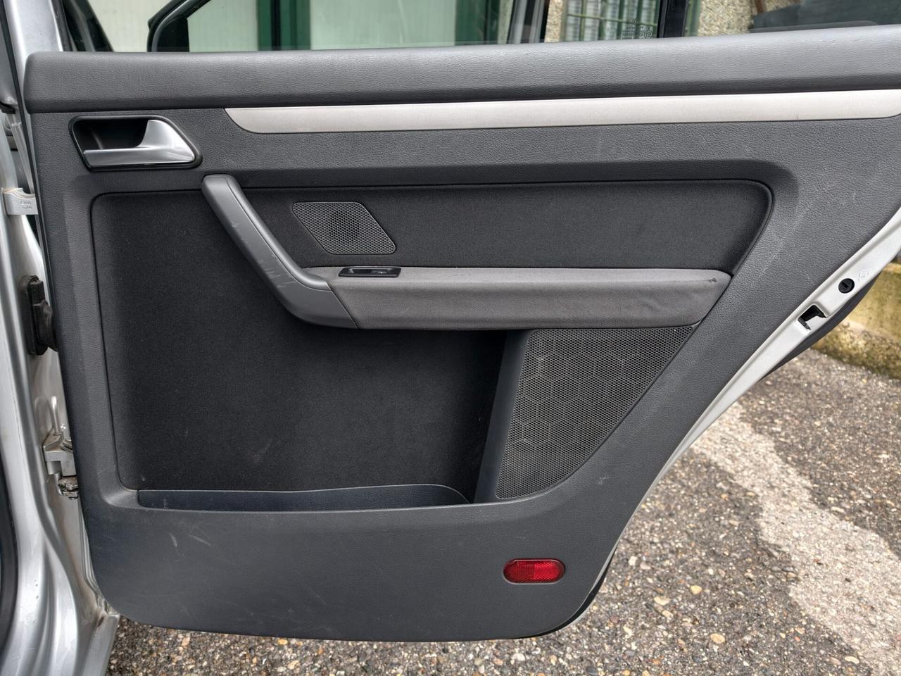 Volkswagen Touran 7 POSTI BENZINA METANO 2008