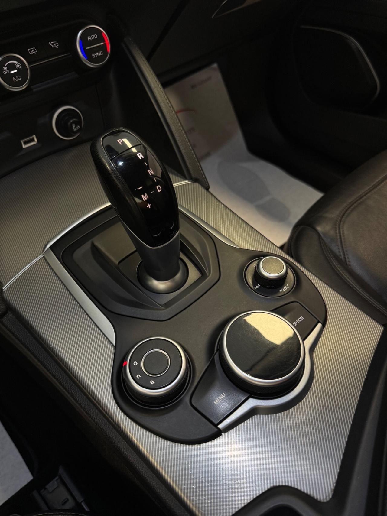 Alfa Romeo Stelvio 2.2 Q4 210 CV Gancio Traino