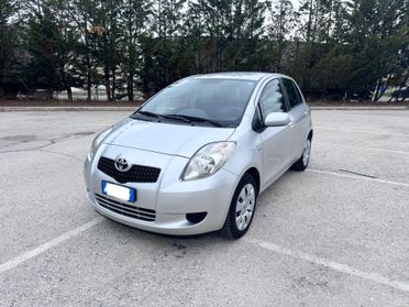 Toyota Yaris 1.4 D-4D 5 porte M-MT Sol automatica.