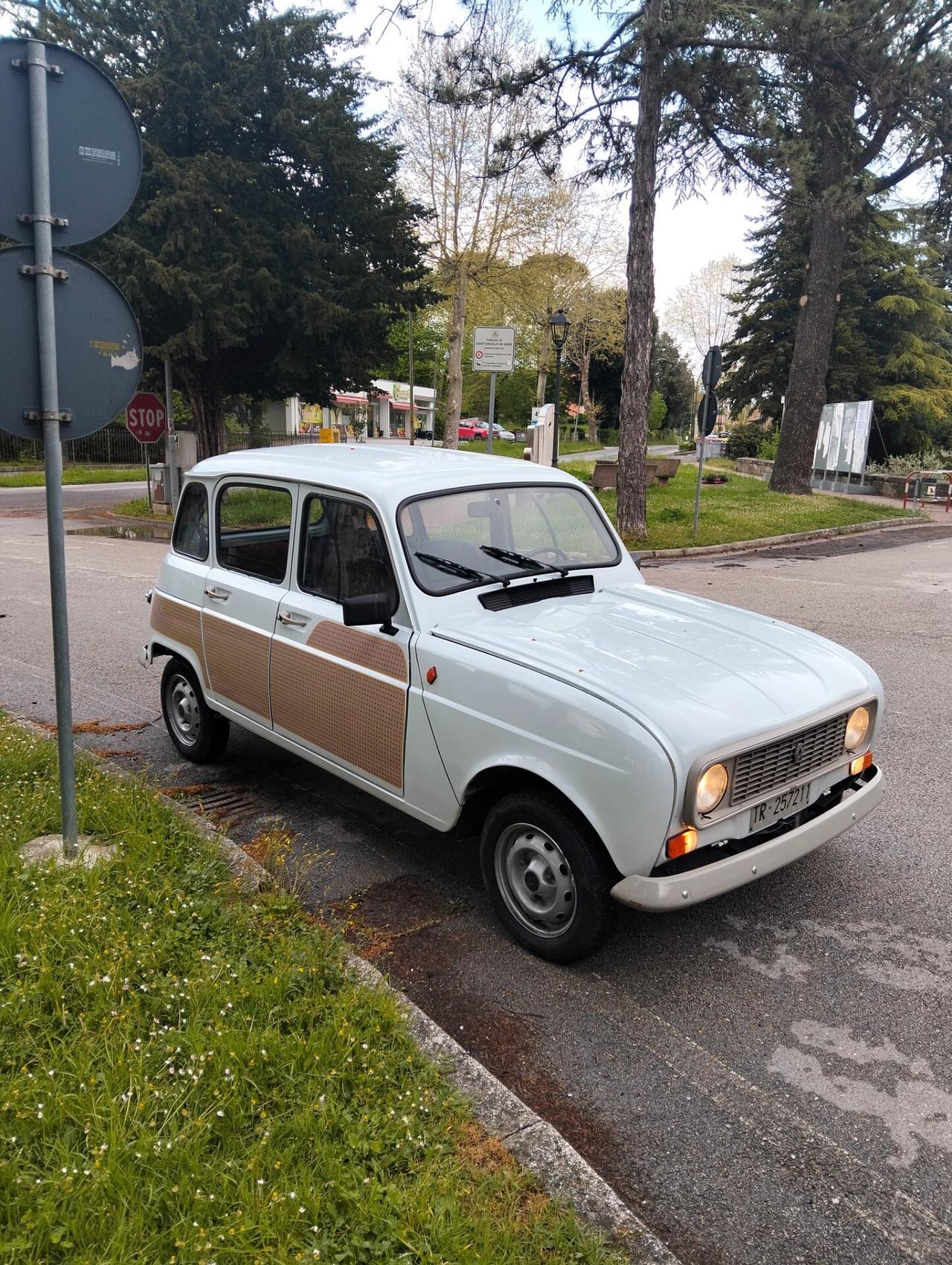 RENAULT 4