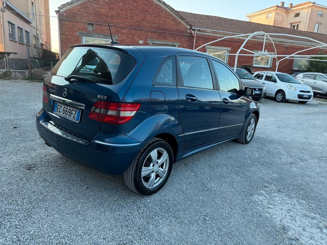 Mercedes-benz B 180 NGT BlueEFFICIENCY Executive