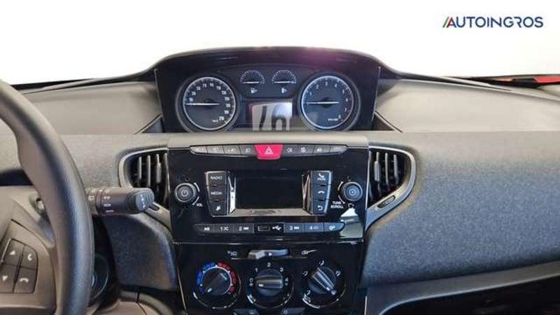 Lancia Ypsilon 1.0 FireFly Hybrid Silver