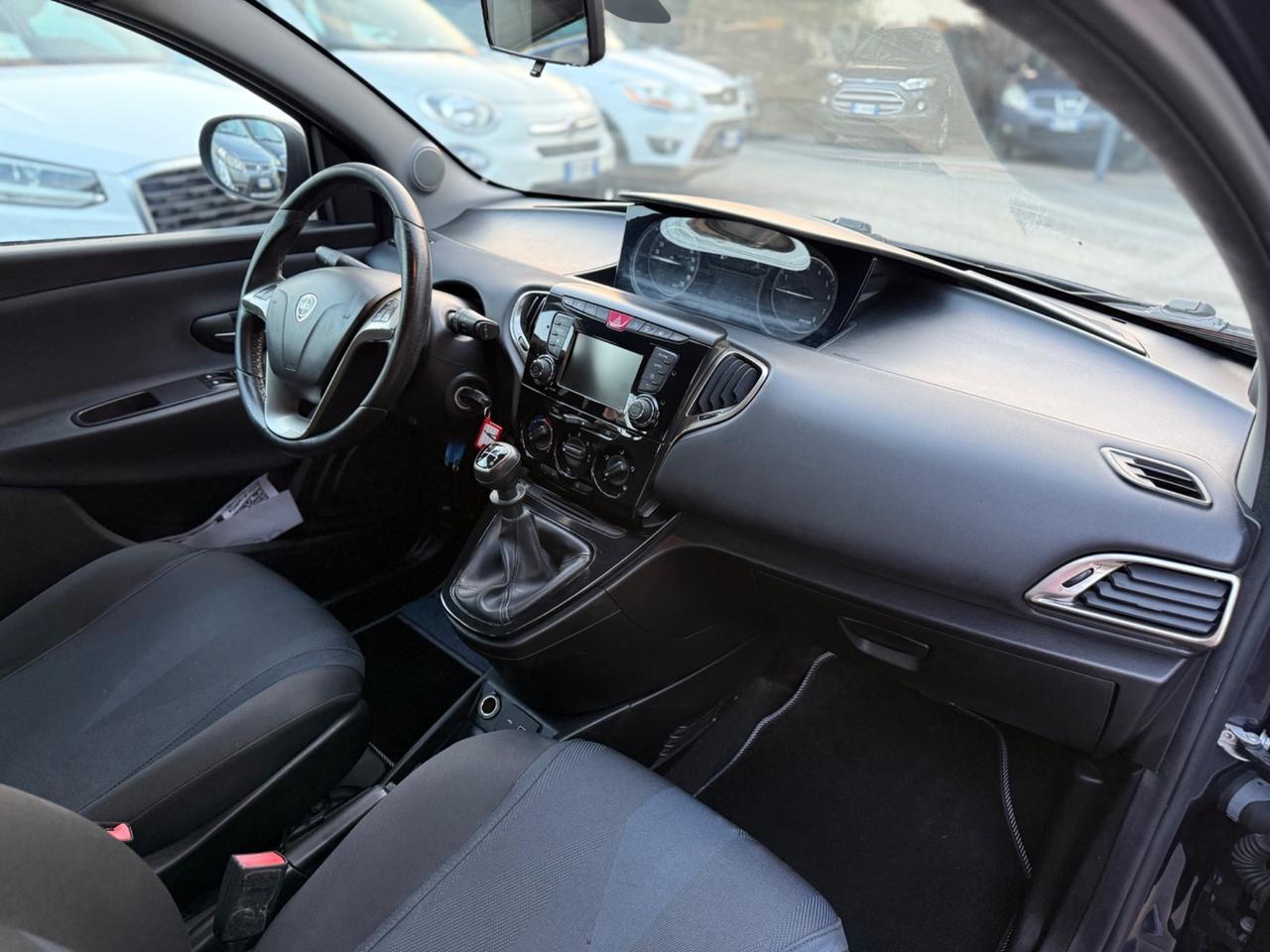 Lancia Ypsilon 1.2 69 CV 5 porte Platinum Km Certif.