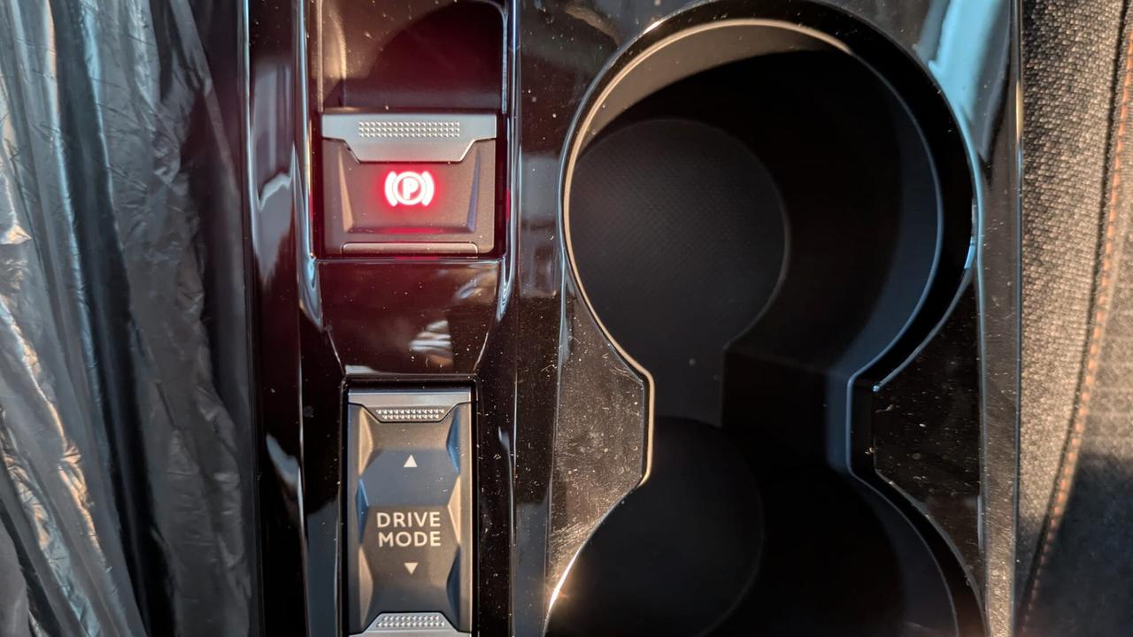 Peugeot 208 Hybrid 110 e-DCS6 BUSINESS