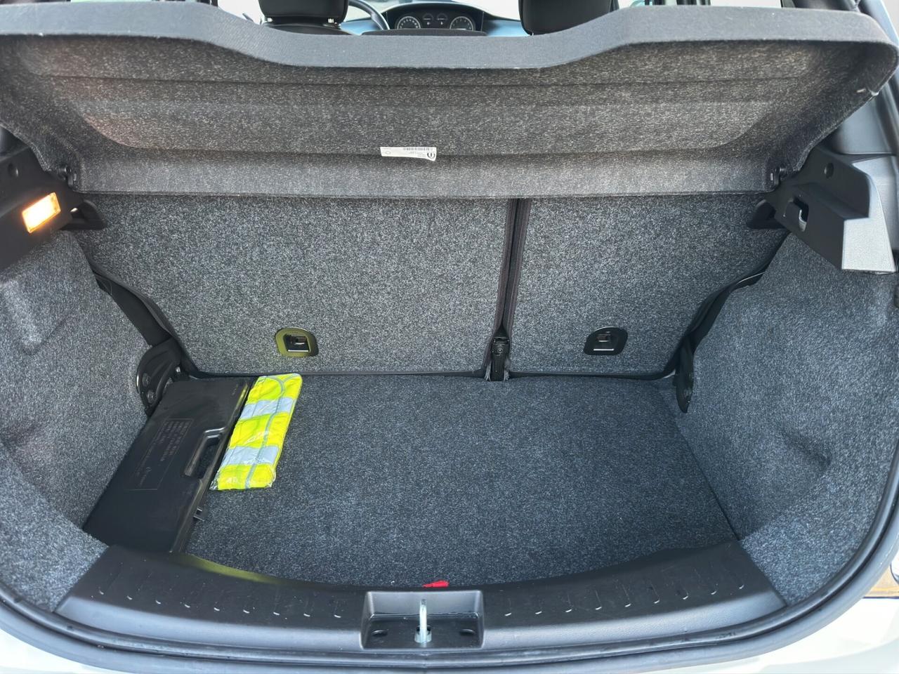Lancia Ypsilon 1.0 FireFly 5 porte S&S Hybrid Ecochic Silver
