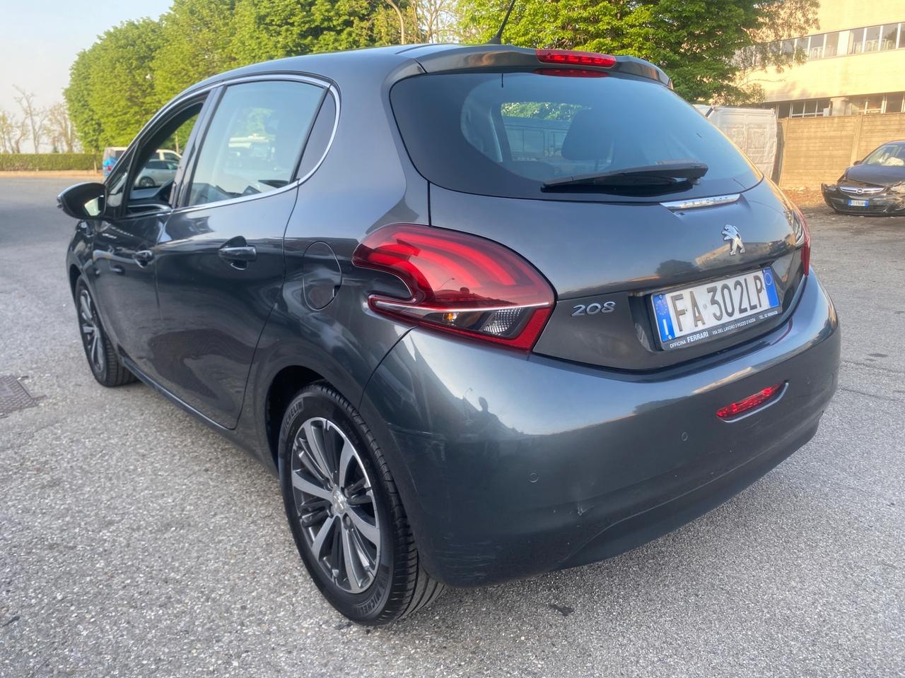 Peugeot 208 PureTech 82 5 porte Allure