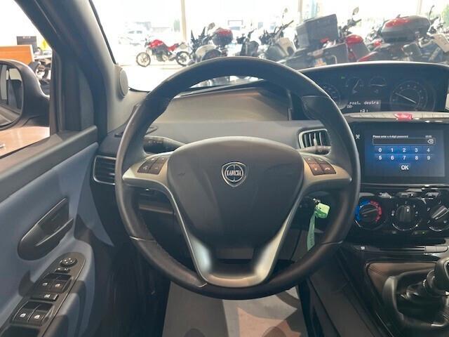 Lancia Ypsilon 1.0 firefly hybrid Silver
