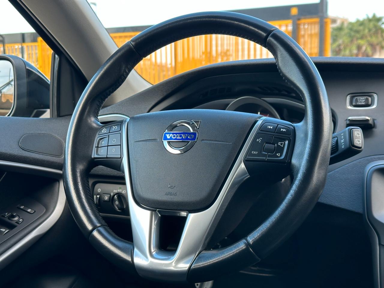 VOLVO V40 D2 Business