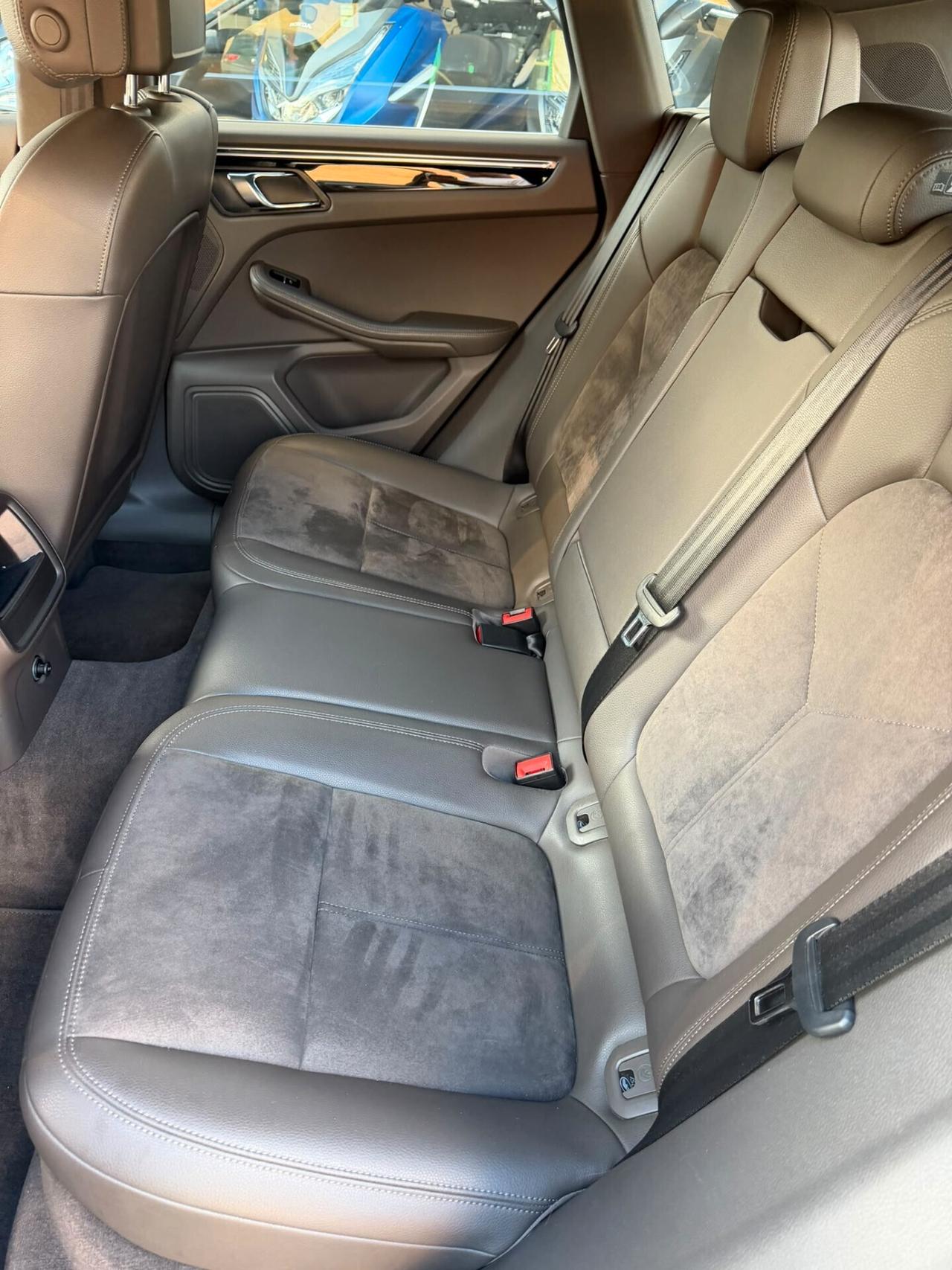 Porsche Macan 3.0 Diesel S / Book Service