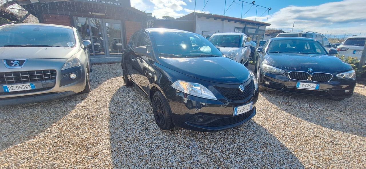 Lancia Ypsilon 1.2 69 CV 5 porte GPL Ecochic Elefantino Blu