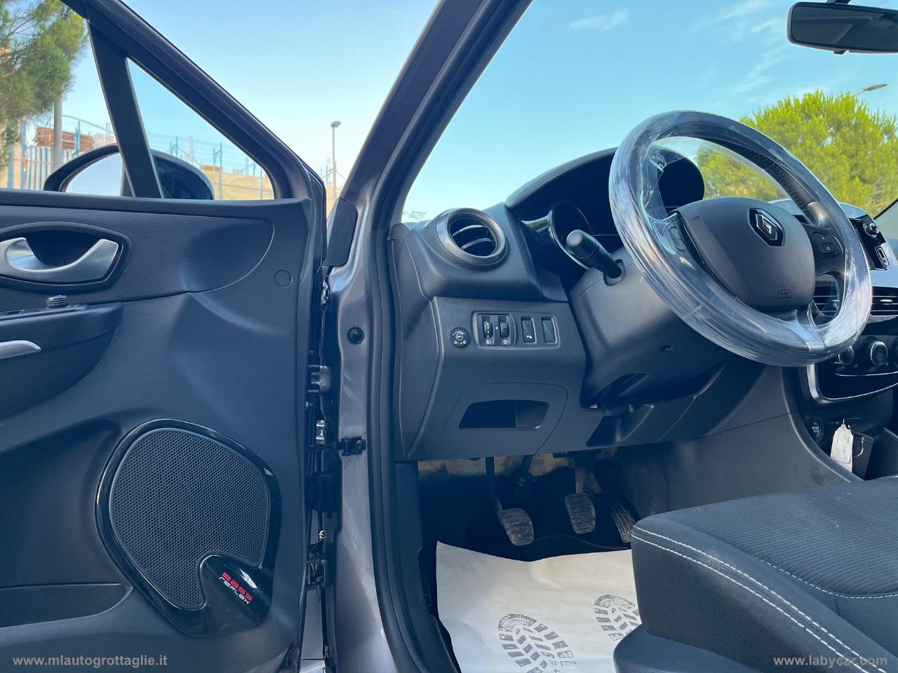 RENAULT Clio 1.2 75 CV GPL 5p. Costume National